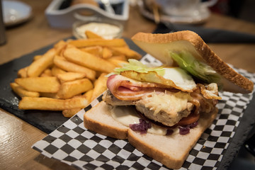 Sandwich with french fries