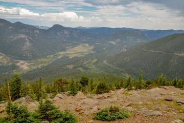 Hanging Valley, Bighorn and other Front Range mountains scenic view from Rainbow Curve Overlook on Trail Ridge Road
Rocky Mountain National Park, Estes Park, Colorado, USA