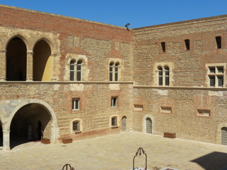 Pyrénées orientales - Perpignan - Château des rois de Majorque - Cour