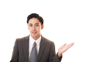 案内する笑顔のビジネスマン
