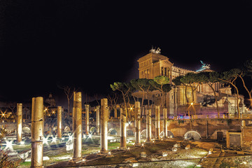 Fototapeta na wymiar night view of Roman forum