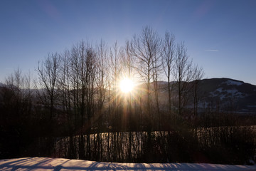 Winterlandschaft und Wanderweg, Sonnenuntergang