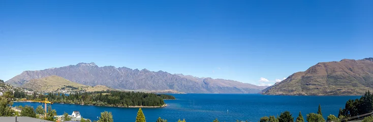 Fototapeten Ozeanien Lake Wakatipu, Queenstown, sunny day  © Eric Quezado