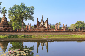 Fototapeta na wymiar Ancient temple Wat Maha That, Shukhothai Historical Park, Thaila