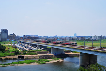 多摩川に架かる鉄道橋
