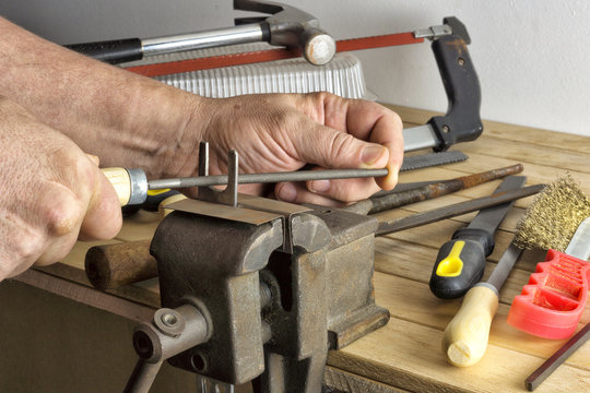 Work detail saws hamstrung