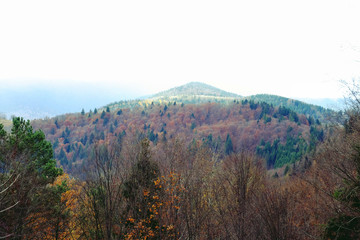 Fototapeta na wymiar View of autumn mountains