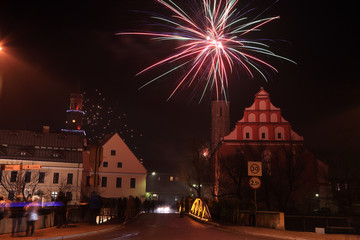Opole, fajerwerki w sylwestrową noc Nowego Roku.