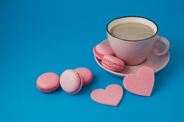 Obraz na płótnie Canvas valentine's day. pink macaroons and hearts