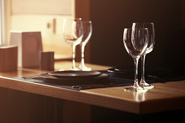 Elegant table appointments in the cafe