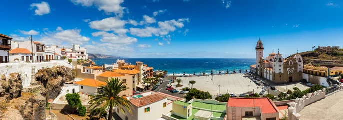 Poster Candelaria major square panorama, een beroemde toeristische stad in Tenerife, Canarische eilanden, Spanje © daliu