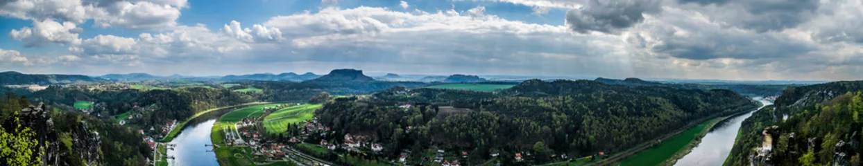 Fotobehang De Bastei Brug Uitzicht vanaf bastei op de Elba rivier