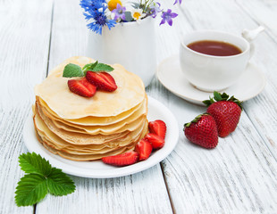pancakes with strawberries