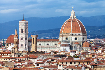 Fototapeta na wymiar view of Cathedral in Florence town