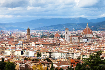 Fototapeta na wymiar cityscape of center of Florence city in autumn