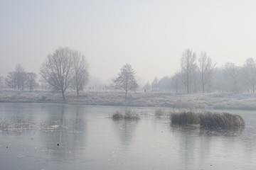 Naklejka premium Winterlandschaft am See