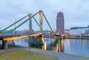 Fototapeta na wymiar Frankfurt am Main. Road bridge Flesserbryukke.