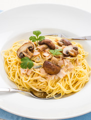 Spaghetti carbonara with brown mushroom