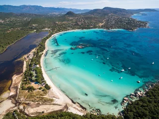Store enrouleur Plage de Palombaggia, Corse Vue aérienne de la plage de Santa Giulia en Corse en France