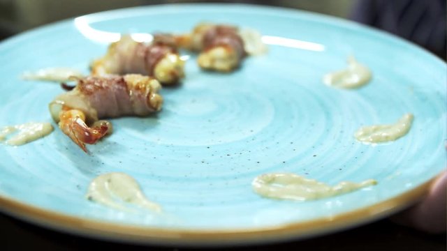 Shrimps in bacon with sause