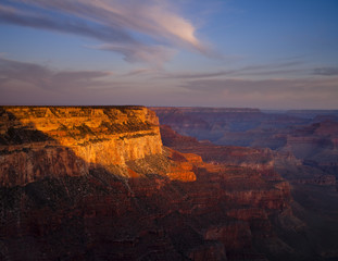 Fototapeta na wymiar Dawn over the Grand Canyon