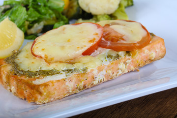 Baked salmon with pesto