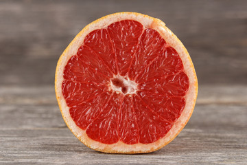 Half of grapefruit on gray board/Close up of sliced grapefruit
