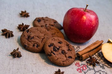 Chocolate cookies with cinnamon, apple and anise
