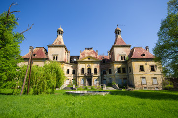 Fototapeta na wymiar Old ruined mansion, Poland