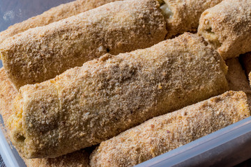 Raw Pastry with breadcrumbs / Chinese Egg Rolls