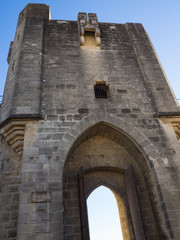 muralla en Aigues-Mortes ,  N&icirc;mes, en Gard, Languedoc-Rosell&oacute;n, Francia. La ciudad se encuentra totalmente amurallada, en un recinto levantado en el siglo XIII. Verano de 2016