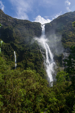 サザーランドの滝(Sutherland Falls)