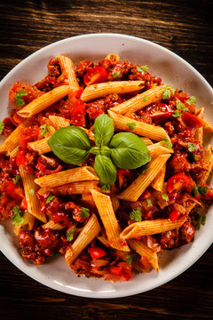 Penne with meat, tomato sauce and vegetables 