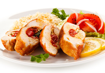 Stuffed chicken fillets and vegetables 