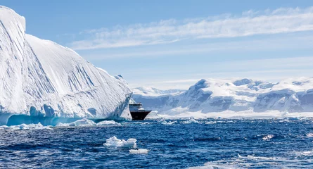 Foto auf Glas Schiff in der Antarktis © Bloody Orange