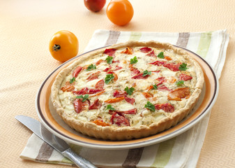 Tart with salted sheep cheese and tomatoes