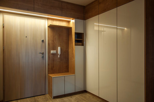 Szafa w przedpokoju.