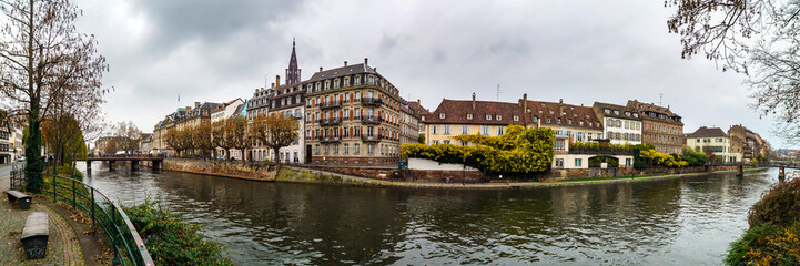 Fototapeta na wymiar Strasbourg panoramic view from the riverside