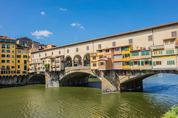 Obraz premium Bridge Ponte Vecchio (1345) on Arno River in Florence, Italy.