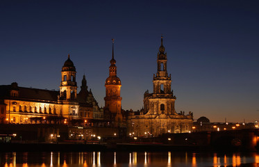 Fototapeta na wymiar Dresden bei Nacht