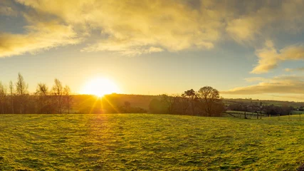 Papier Peint photo Campagne vue panoramique sur la campagne d& 39 Irlande du Nord le lever du soleil du matin