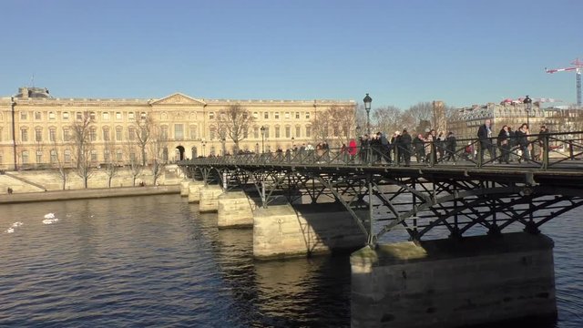 Pont des Arts sur La Seine à Paris	