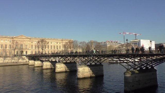 Pont des Arts sur La Seine à Paris	