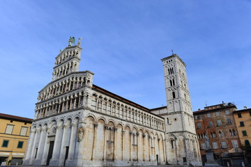 Fototapeta na wymiar Kirche San Michele in Lucca-Toskana