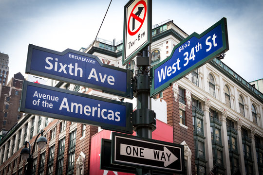 Fototapeta NYC Street Signs Intersection in Manhattan, New York City