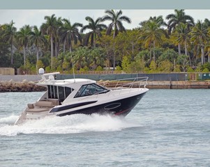 Fototapeta premium An upscale cabin cruiser on Government Cut heading towards the Port of Miami