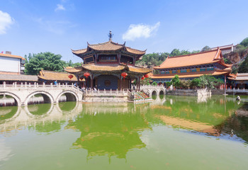 Naklejka premium Yuantong Kunming Temple in sunny day, Kunming capital city of Yu