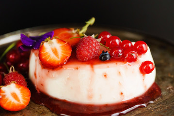 panna cotta with berries