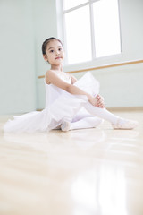 Little ballet dancer © Blue Jean Images