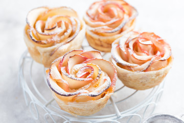 delicious apple roses puff pastry cakes